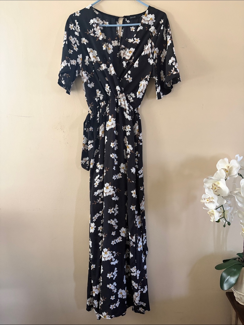 Escalier Floral Wrap Midi Dress in Black with White Blossom Print Size L
